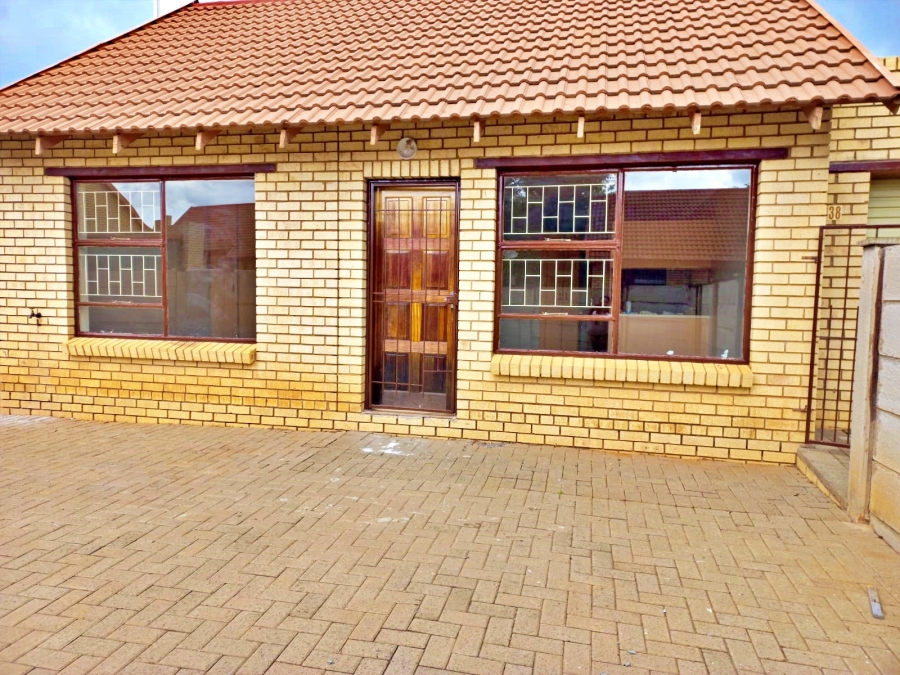 To Let 2 Bedroom Property for Rent in Langenhovenpark Free State